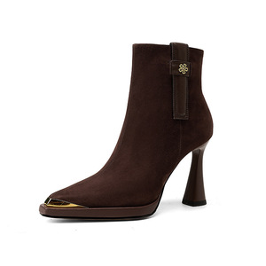 <span class=keywords><strong>Stivaletti</strong></span> da Donna in Camoscio Marrone con Punta Affusolata, Tacco Alto e Suola a Piattaforma, Decorazione in Pelle, Stivali alla Moda per Serate Eleganti - Product Image 5