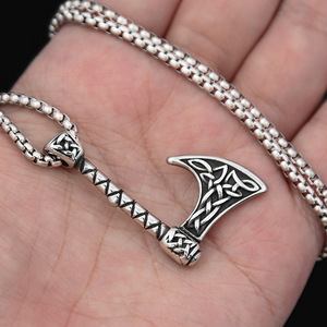 Yunnique – collier avec pendentif hache viking en acier inoxydable, bijoux à la mode pour hommes, cadeau, design à long manche, couleur acier, chaîne de 3mm, 60cm - Product Image 4