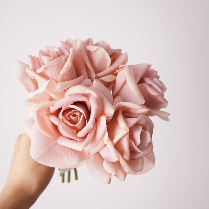 Bouquet de roses 5 têtes au toucher - rose chair d'automne