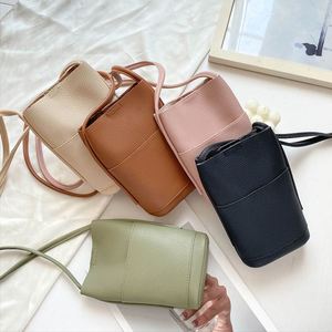 Sac bandoulière mini pour femme en cuir PU souple résistant à l'usure, style vintage avec chaînes, idéal pour la marche et le shopping - Product Image 1