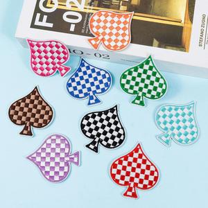 Nouvelle broderie thermocollante colorée à carreaux motif pique pour la décoration de chapeaux et de sweats à capuche - Product Image 2