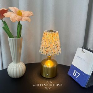 Lampe de chevet créative plissée en tissu floral, rechargeable, style minimaliste moderne, pour chambre à coucher, lumière d'ambiance, vente en gros directe usine - Product Image 3