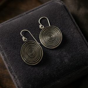 Elegante Juego de Aretes de Plata de Ley 925 de Estilo Vintage para Mujer, Diseño Personalizado, Hechos a Mano por Sejal Creations TE097 en Oferta - Product Image 2