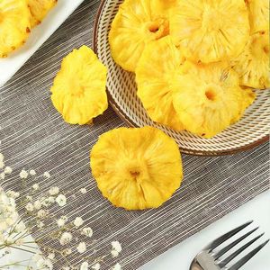 Ananas séché, doux <span class=keywords><strong>et</strong></span> acidulé, en tranches épaisses avec sucre ajouté, chips d'ananas, <span class=keywords><strong>fruits</strong></span> secs, collations de <span class=keywords><strong>fruits</strong></span> <span class=keywords><strong>et</strong></span> légumes, <span class=keywords><strong>fruits</strong></span> <span class=keywords><strong>confits</strong></span> - Product Image 2