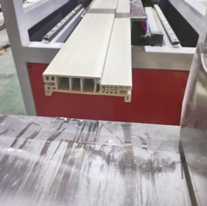 Machine d'extrusion de profilés multifonctionnels en PVC, WPC, <span class=keywords><strong>polystyrène</strong></span> pour cadres de portes creux, architraves, encadrements et jambes, avec double vis motorisée - Product Image 6
