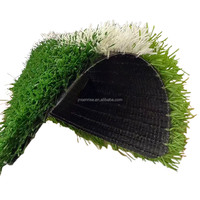 Gazon artificiel vert de haute qualité pour terrains de football et sites sportifs