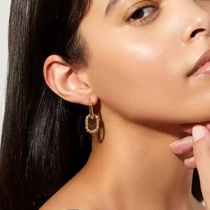 Pendientes creativos europeos y americanos con incrustaciones <span class=keywords><strong>de</strong></span> pendientes <span class=keywords><strong>de</strong></span> cobre <span class=keywords><strong>de</strong></span> circón, pendientes populares <span class=keywords><strong>de</strong></span> subasta callejera geométrica minimalista - Product Image 4