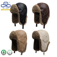 Gorro de aviador de piel sintética personalizado OEM con orejeras forradas de piel, gorra de invierno tipo bomber con parche de escudo con costuras doradas al por mayor
