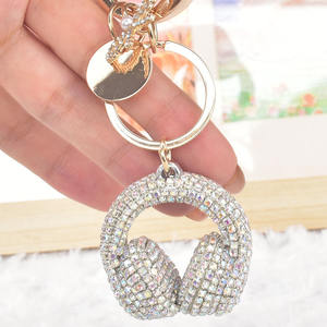 Article populaire : Porte-clés casque 3D entièrement orné, un accessoire indispensable pour votre voyage sophistiqué, breloques de sac charmantes - Product Image 1