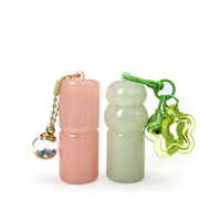 Bouteille porte-clés OEM personnalisée en forme de gourde, mini-récipient cosmétique mignon avec breloque papillon, ensemble flacon compte-gouttes violet et bouchon à bille