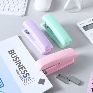 Agrafeuse de bureau portable et durable – Option logo personnalisé, idéale pour la maison et le bureau - Product Image 3