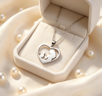 Collier personnalisé avec pendentif cœur fille et chat, cadeau en acier inoxydable plaqué or, bijoux de mode, chaîne avec pendentif cœur