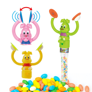Juqi - Juguete de Conejo de Plástico con Manos que Aplauden y Tambor, con Espacio para Dulces, Certificado para Mayores de 3 Años - Product Image 1