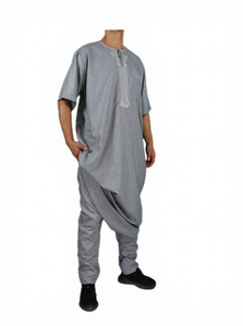<span class=keywords><strong>Ensemble</strong></span> <span class=keywords><strong>Qamis</strong></span> <span class=keywords><strong>Homme</strong></span> Jubbah Marocain Islamique Modeste pour Hommes, Thobe avec Pantalon, Manches Courtes, Brodé de Qualité Supérieure, Deux Pièces - Product Image 5