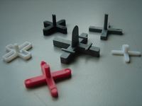100 pièces de calibres de nivellement de carreaux en PP blanc poli de 1,5 mm, détachables, accessoires de nivellement de carreaux portatifs pour la pose murale et au sol