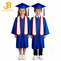 Ensemble de toges et chapeaux de graduation d'hiver bleu roi pour enfants, avec impression et bordure rouge, étole blanche, unisexe, pour la maternelle, 100% coton