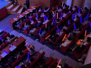 แท่งไฟ LED กระพริบ3โหมดสำหรับงานแต่งงานคอนเสิร์ตคริสต์มาสฮาโลวีนปาร์ตี้อุปกรณ์โฟมเรืองแสง - Product Image 2