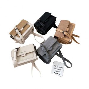 Sac à bandoulière en cuir PU grande capacité pour femmes Fermeture ouverte Style vintage Chaîne Haute qualité Sacs de mode quotidiens sous le bras - Product Image 4