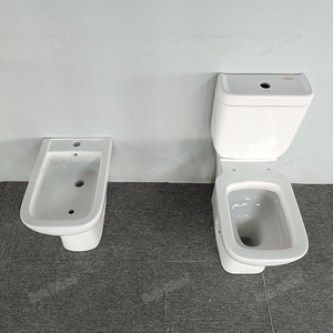 WC moderne en céramique carré avec bidet intégré, deux pièces, chasse d'eau directe – Modèle très populaire pour <span class=keywords><strong>l</strong></span>'Amérique du <span class=keywords><strong>Sud</strong></span>, <span class=keywords><strong>l</strong></span>'Argentine et les pays <span class=keywords><strong>de</strong></span> <span class=keywords><strong>l</strong></span>'UE - Product Image 4