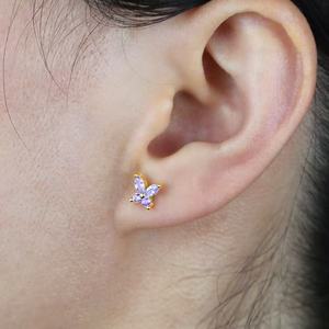 F136 Titane Lèvre Anneau Oreille Os Vis Conique Pendentif 5A Zircone Style Coré<span class=keywords><strong>en</strong></span> Fleur Aile Boucles D'oreilles 1.2 Épais 0.9 <span class=keywords><strong>Dent</strong></span> 1 Pcs - Product Image 6