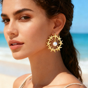 Boucles d'oreilles pendantes étoile de mer en acier inoxydable plaqué or 18 carats avec perle, pour usage quotidien - Product Image 1