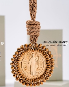 Pulsera Hecha a Mano con Medalla Religiosa de San Benito, Cruz Griega y Santos Católicos - Product Image 1