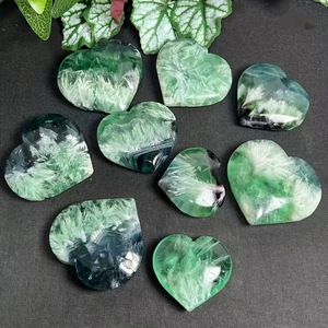 Al por mayor: Cristal artesanal de fluorita arcoíris pulido con forma de copo de nieve y corazón, piedra de la palma para la tranquilidad, para uso espiritual, bodas, hogar y manualidades. - Product Image 1