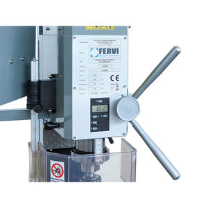Fervi T059/28V taladro de banco/Molino con engranaje de 230V 1.1kW - Product Image 4