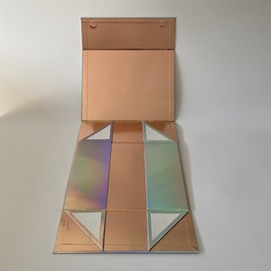Boîte cadeau pliante holographique professionnelle Minx, emballage personnalisé en carton - Product Image 3