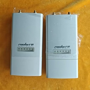 Punto de Acceso Inalámbrico Empresarial AirMAX Rocket M5 Usado con Función de Módem de Doble Banda WEP/WPA QoS y 2 Antenas Externas - Product Image 1