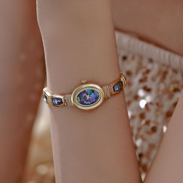 Latest High-End Fashion Women's Luxury Sport Watches Quartz Glass Oval Analog Eco-Friendly Alloy