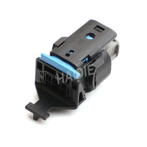 ידית דלת חיצונית חשמלית עם חיישן לרכב פולקסווגן אאודי מגוטן CC גולף דגם 3G0973708B של חברת היידי קופפר נקבה, כולל צמה וחיבור. - Product Image 2