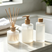 Vente en gros de flacons de parfum en verre transparent personnalisés de haute qualité, 375 ml, bouchon à vis cylindrique, design élégant, flacon à liqueur pour l'emballage