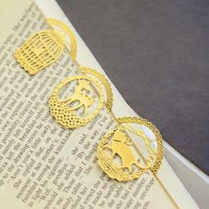 Signets en métal plaqué or avec impression UV personnalisée en <span class=keywords><strong>3D</strong></span>, logo personnalisé, design d'animaux d'anime creux, signets promotionnels, pendentif - Product Image 1