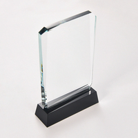 Trophée en cristal K9, forme octogonale, style sportif, bloc conique, base noire
