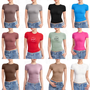 Vente en gros de t-shirts courts pour femmes de haute qualité, style Y2K, en coton, à manches courtes, coupe ajustée, avec impression personnalisée, style baby crop tee. - Product Image 2