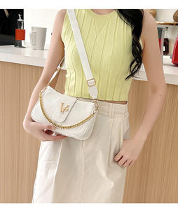 Nouveau Sac à Bandoulière Tendance et Polyvalent pour Femme en Cuir PU Imperméable avec Chaîne Géométrique et Lettres, Idéal au Quotidien - Product Image 3