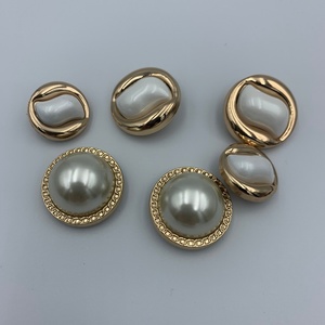 กระดุมโลหะผสมประดับเพชรและมุกสำหรับเสื้อผ้าแฟชั่น - Product Image 3