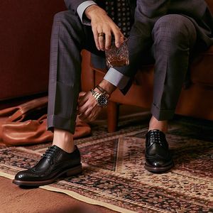 Chaussures en cuir italien haut de gamme, fabriquées à la main, gravées sur mesure, chaussures d'affaires en cuir véritable pour hommes, chaussures de mariage - Product Image 4