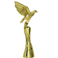 Résine personnalisée oiseau aigle faucon trophée belle décoration de la maison prix Statuette pour ornements de bureau ou cadeau personnel