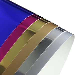 Vente en Gros de Grandes Quantités de Cartes Or et Argent Carton en Aluminium Carton Laser Carton Argent Brillant - Product Image 1
