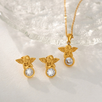 MYNECK Joyería al por Mayor, Aretes de Acero Inoxidable con Baño de Oro PVD de 18k, Resistentes al Deslustre, con Circonitas Brillantes, Diseño de Ángel Bebé