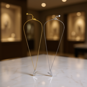 Collana con Ciondolo a Forma di Lettera V con Diamante Angelina, Catena Minimalista in Acciaio Inossidabile, Unisex per Uso Quotidiano - Product Image 2