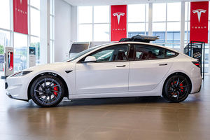 รถยนต์ไฟฟ้า <span class=keywords><strong>Tesla</strong></span> Model <span class=keywords><strong>3</strong></span> ปี 2024 มือสอง พวงมาลัยซ้าย ขับเคลื่อนล้อหลัง/ขับเคลื่อนสี่ล้อ ระยะทางวิ่ง 301-400 กม. สภาพสีเดิม รถใช้แล้ว - Product Image 5