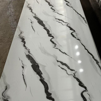 Panneau mural en PVC de conception moderne, noir avec texture marbrée dorée