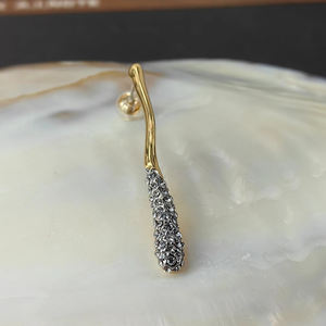 Tropfenohrringe mit unregelmäßigem Zylinderstab, 18 Karat vergoldet/versilbert, mit klaren Strasssteinen in Pavé-Fassung, modischer Damenschmuck für Partys - Product Image 5