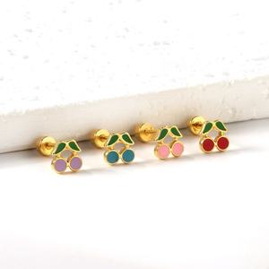 Pendientes de Acero Inoxidable con Baño de Oro de 18k para Niños, Tipo Broche de Rosca, Venta al por Mayor, con Diseño de Frutas y Cerezas Esmaltadas - Product Image 3