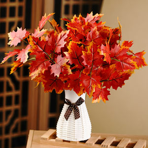 Hojas de arce artificiales Paquete de colores de otoño artificial Fiesta de Acción de Gracias de Halloween Decoraciones de mesa de jardín Hoja de arce de otoño - Product Image 5