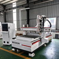 Routeur CNC Jinan Meokon 1325 avec changeur d'outils automatique, système de contrôle Syntec/LNC pour la découpe, la gravure et le fraisage du bois