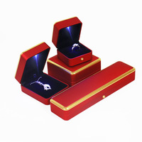 Boîte d'emballage de bijoux en plastique rectangulaire de luxe haut de gamme en gros, avec logo personnalisé et lumière LED pour colliers, bracelets et bagues